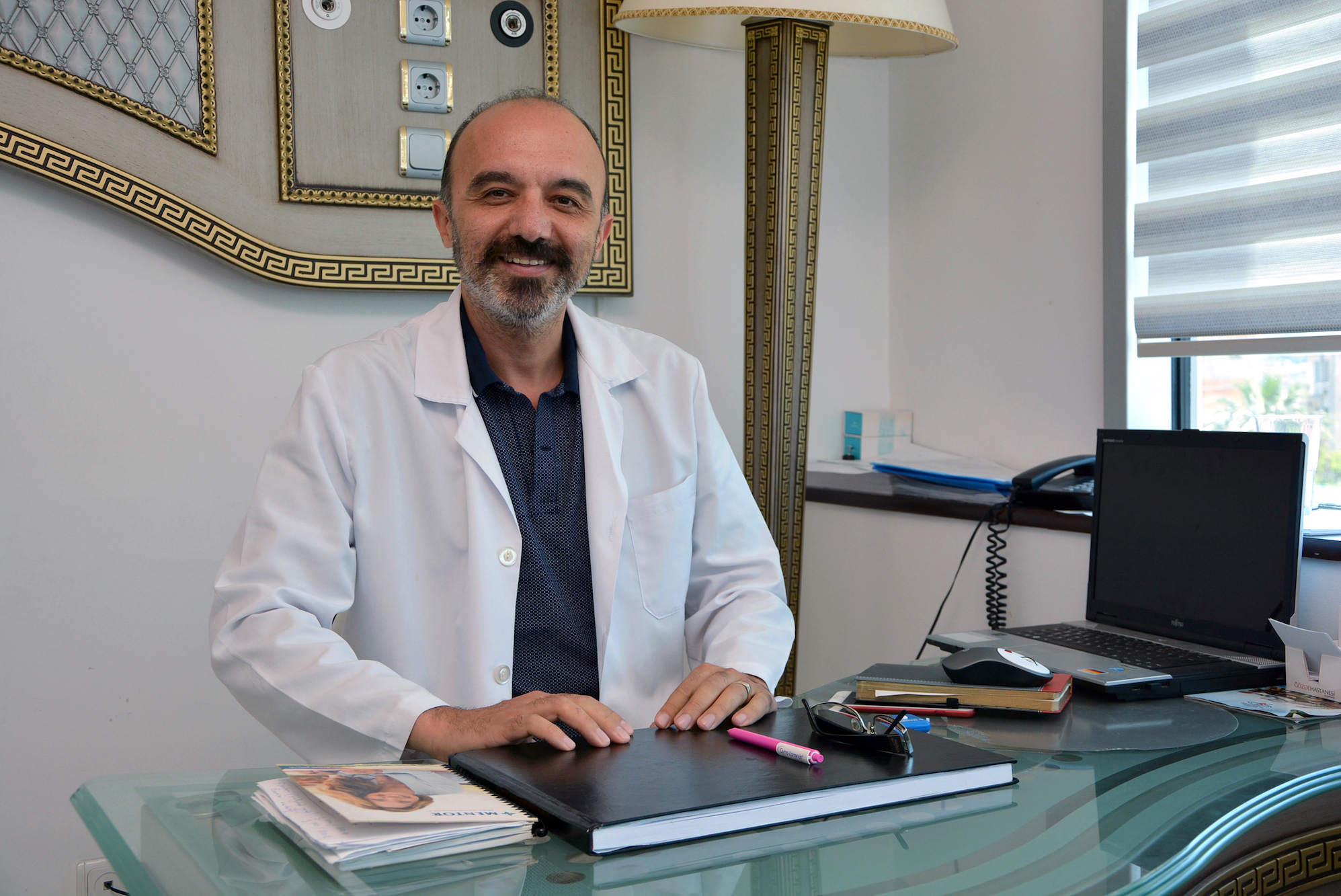 Büyük meme, boyun ve omuz ağrısına neden olabiliyor.