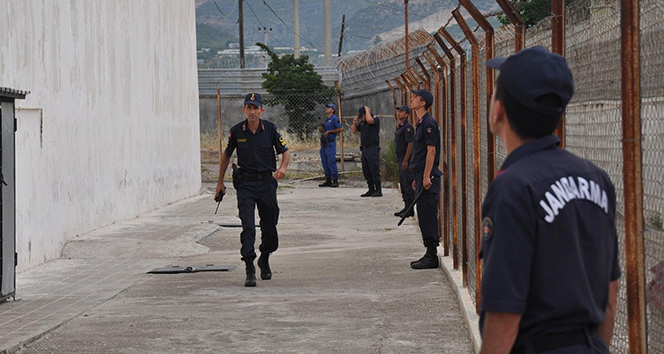 Cezaevinde 'isyan' paniği