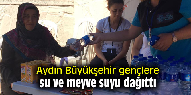 Aydın Büyükşehir gençlere su ve meyve suyu dağıttı