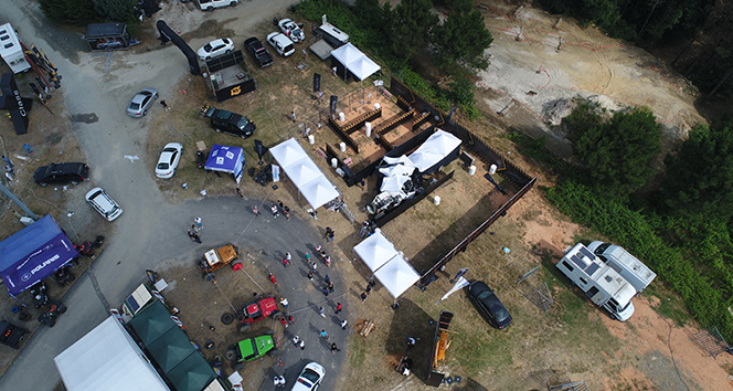 Off road aracı kalabalığın arasına daldı: 6 yaralı