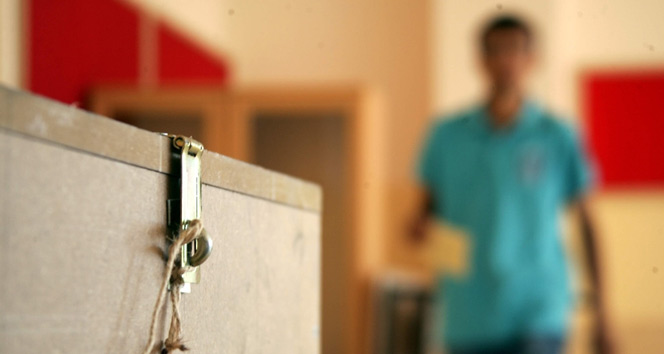 İstanbul'da oy verme işlemi saat 08.00'de başladı.