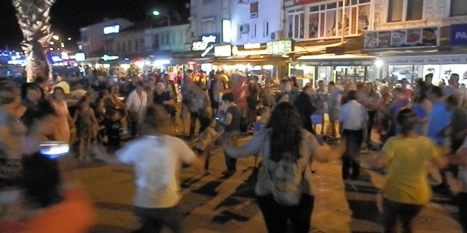 Foçalılar İstanbul seçimlerini kutladı!