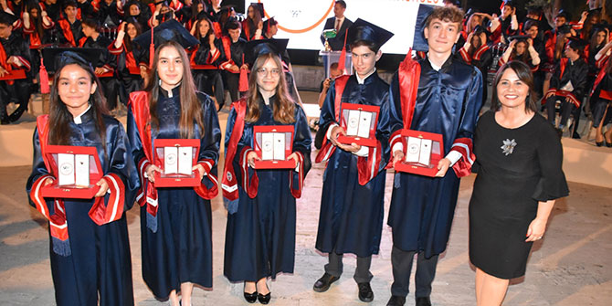 Özel İzmir SEV İlköğretim Kurumları’nda mezuniyet coşkusu!