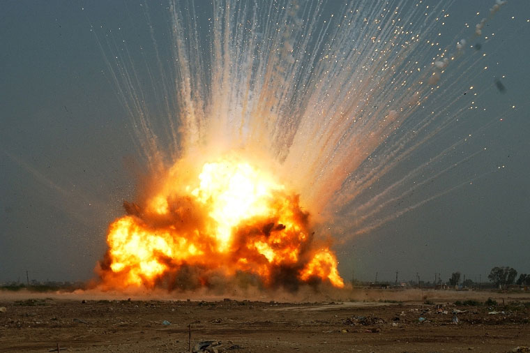 Askeri mühimmat deposunda patlama:11 yaralı