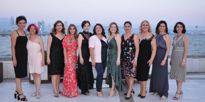 Özel İzmir SEV İlköğretim Kurumları'nda mezuniyet heyecanı