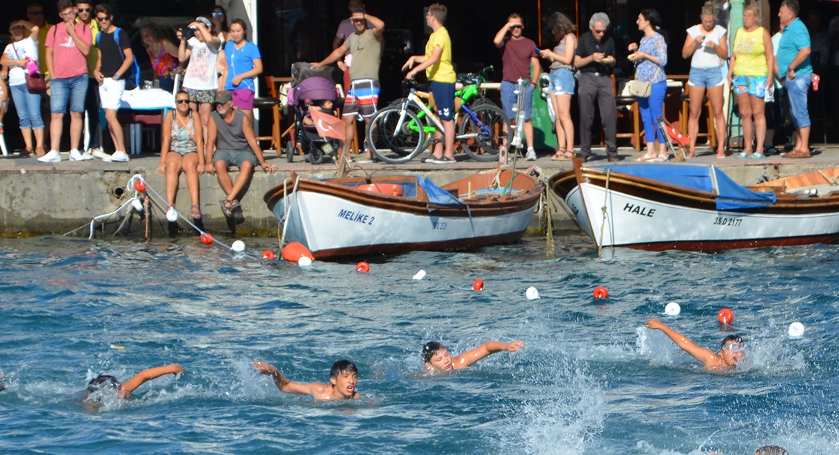 Denizcilik ve Kabotaj Bayramı kutlamaları, Foça’da şenlik yaşattı…