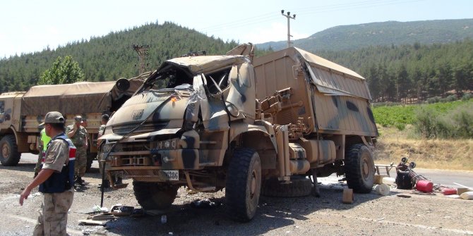 Askeri araç kaza yaptı: 2 asker yaralı