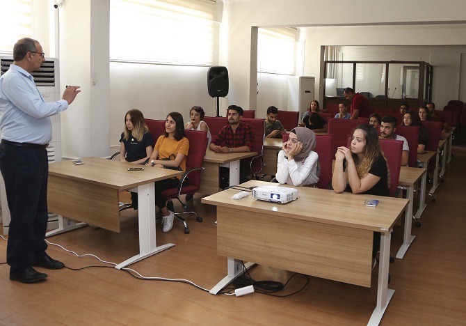 Öğrencilere iş sağlığı ve güvenliği eğitimleri verildi.