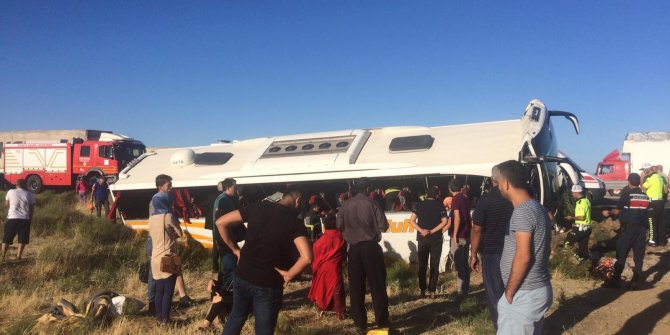 Yolcu otobüsü devrildi: 15 yaralı