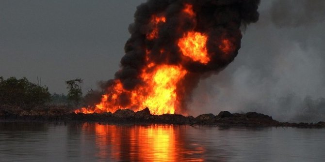 Petrol boru hattında patlama: 2 ölü