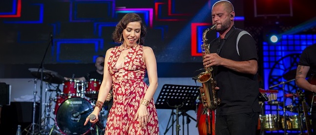 Burcu Güneş’ten Tam Tempo Güney konserleri..