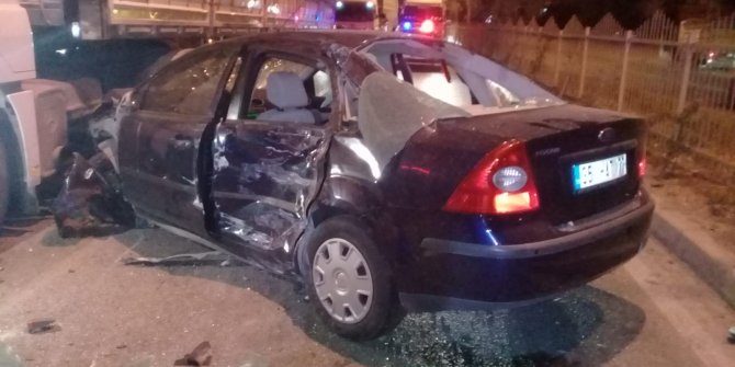 İzmir’de kontrolden çıkan otomobil dehşet saçtı!