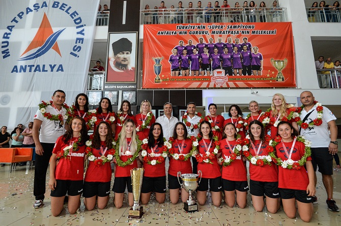 Muratpaşa'da Başaralı sporculara ödül