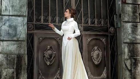 Nehir Öztoprak Jose Vicente Gelinlikleriyle Göz Kamaştırdı