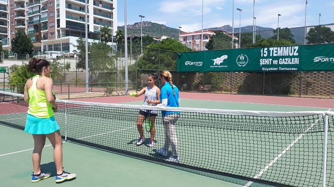 Tenis camiası 15 Temmuz'u unutmuyor