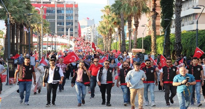 15 Temmuz'da İzmir tek yürek
