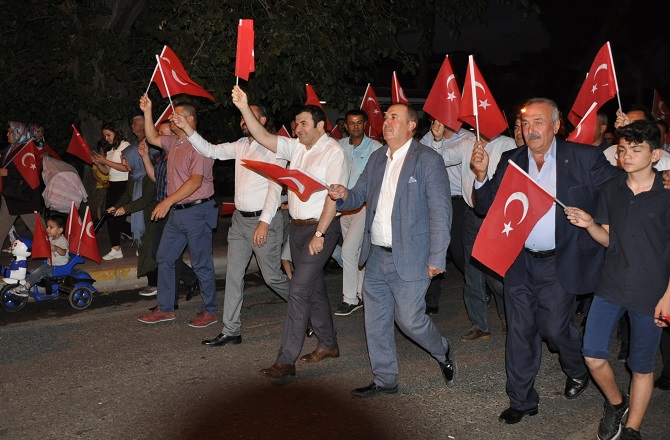 TİRE’DEMOKRASİ ZAFERİ PROGRAMINA BÜYÜK KATILIM 