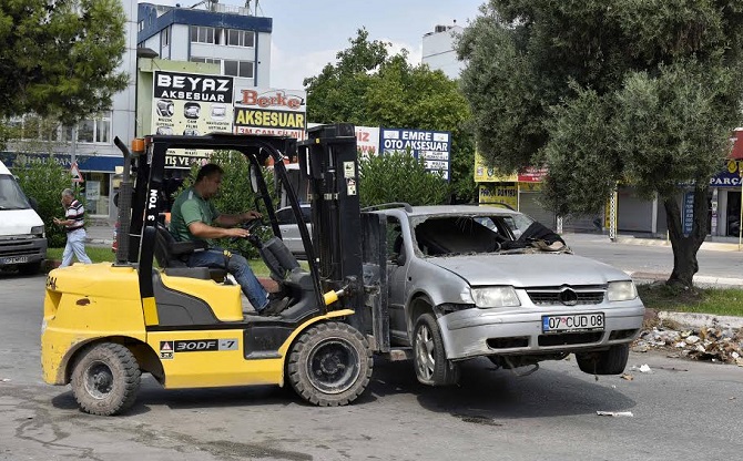 Muratpaşa'da Hurda araç operasyonu