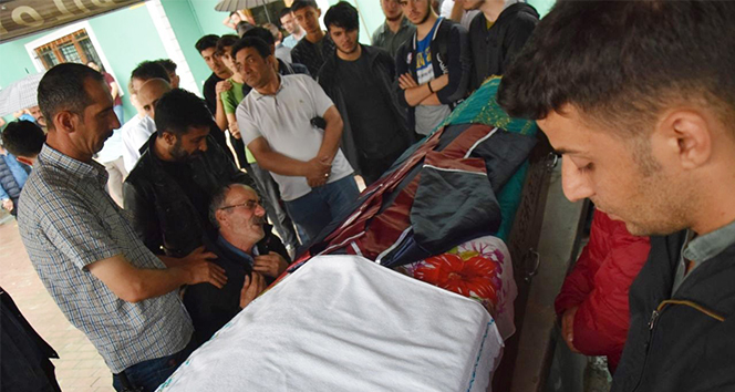 Genç kız toprağa verildi