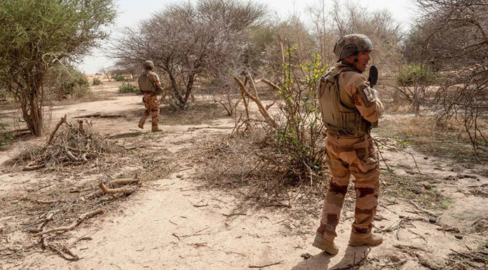 Fransız üssüne bombalı araçla saldırı! 