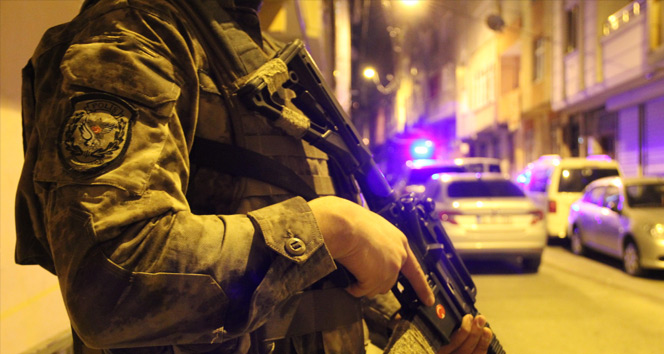 Polis ekiplerine el bombalı saldırı