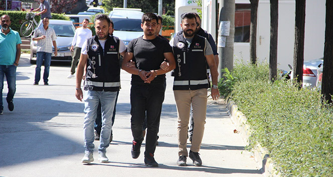 Sosyal medyadan silah pazarlayan şahıslar yakalandı