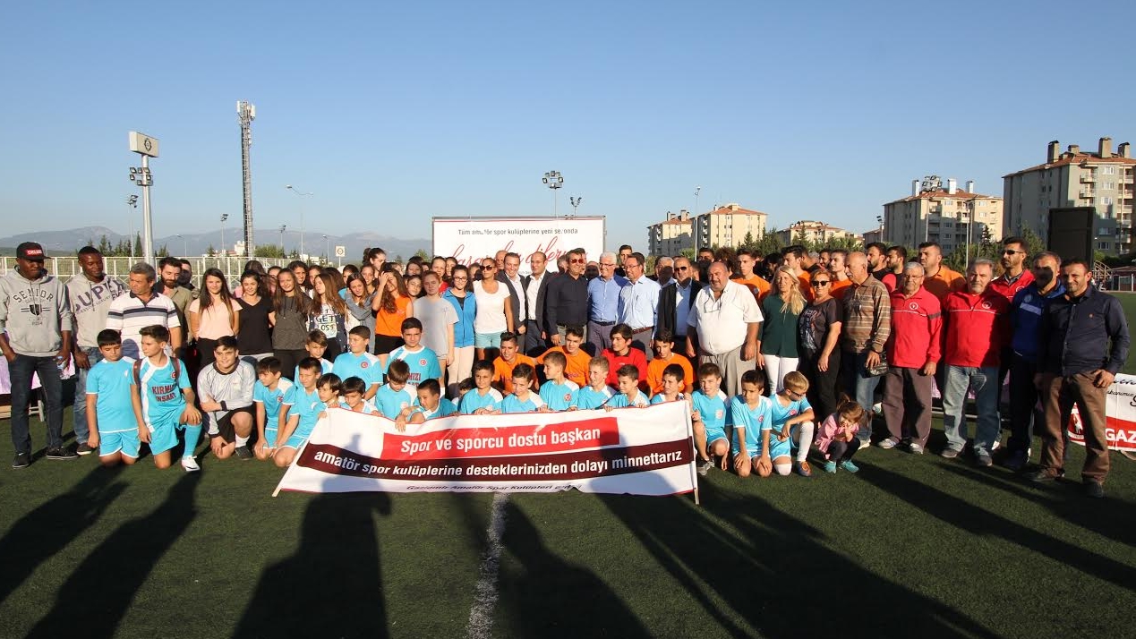 Gaziemir Belediyesinden Spor Kulüplerine Destek