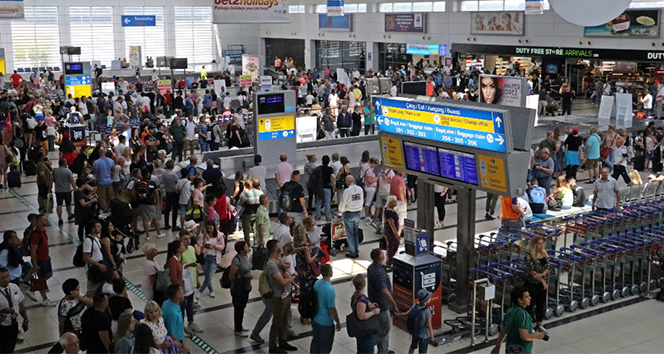 Turist sayısı Antalya'da 8 milyonu taştı