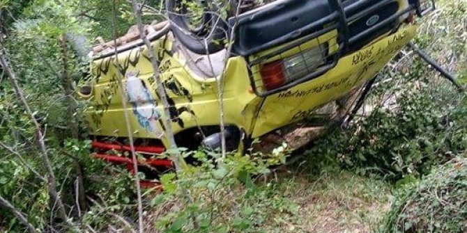 Minibüs şarampole yuvarlandı: 1 ölü, 11 yaralı