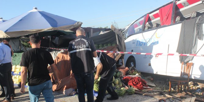 Yolcu taşıyan otobüs elektrik diğerine çarptı! Ölü ve yaralılar var..