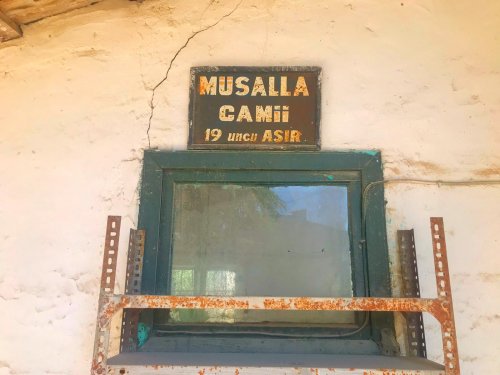 Tarihi mescid ilgi bekliyor!