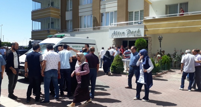 Annesini öldüren şahıs daha sonra kendi canına kıydı