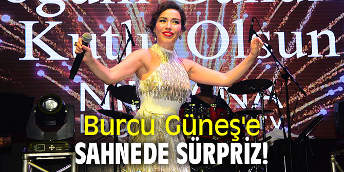 Burcu Güneş'e sahnede sürpriz!