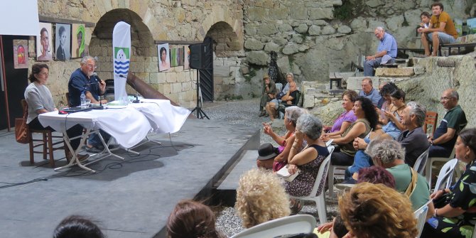 Foça Kitap Günleri söyleşiler ve imza günleri ile sürüyor!