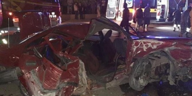 Feci kaza! 2 ölü 4 yaralı