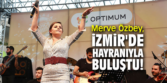Merve Özbey, İzmir'de hayranıyla buluştu!