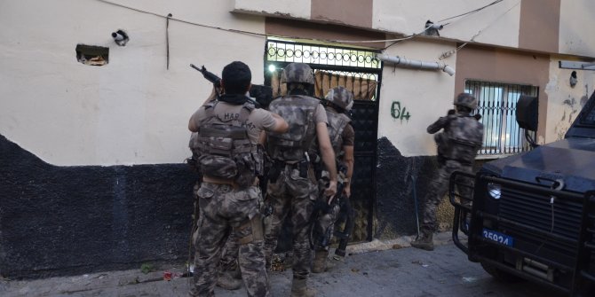 Terör örgütü DEAŞ'a şafak baskını! 9 kişi gözaltına alındı 