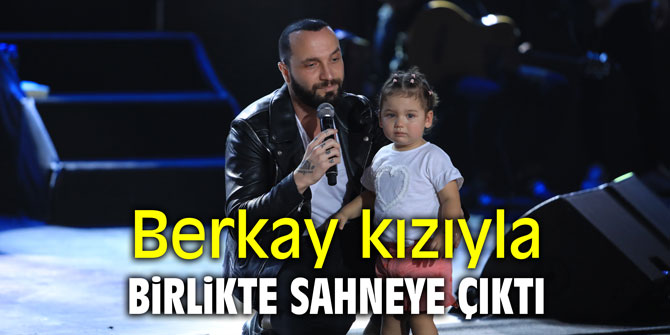 Berkay kızıyla birlikte sahneye çıktı