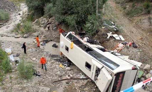 Yolcu otobüsü devrildi! 6 kişi hayatını kaybetti