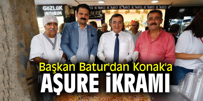 Başkan Batur'dan Konak'a aşure ikramı