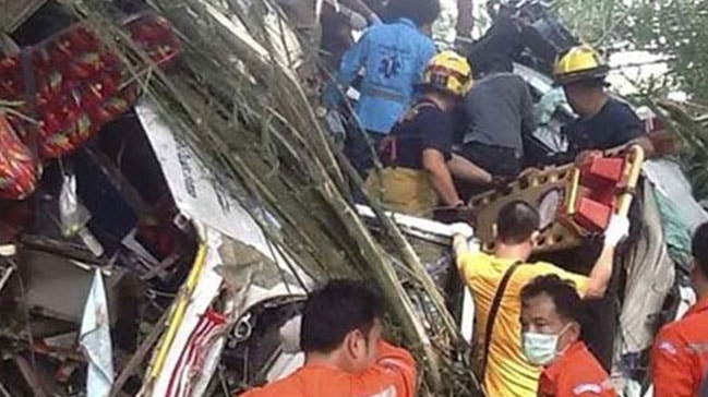 Kamyon devrildi! 13 kişi hayatını kaybetti... 