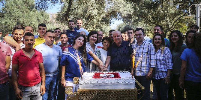 Güloğlu plastik 44 yaşındı kutladı!