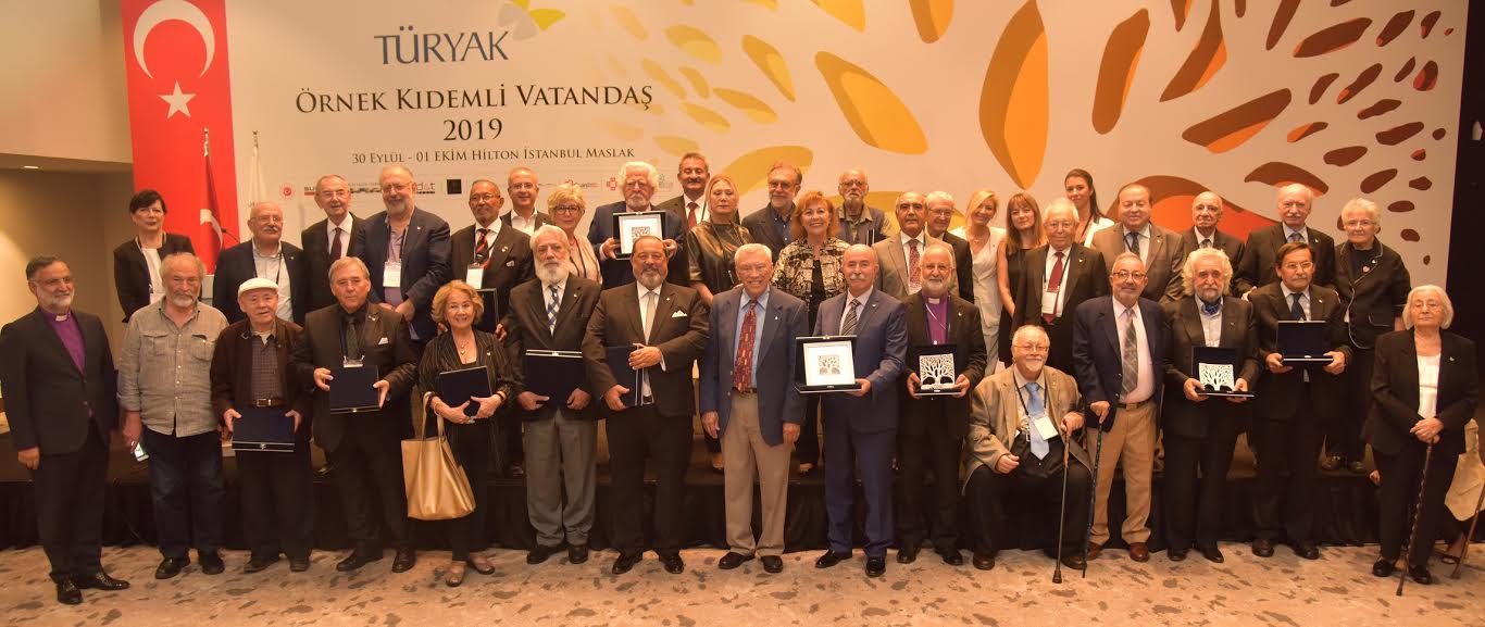 İzmir’in Örnek Kıdemli Vatandaşı Kemal Çolakoğlu oldu