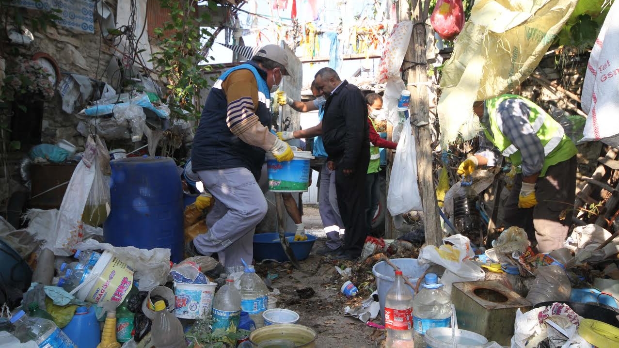 Zabıta Ekiplerinden Çöp Ev Operasyonu