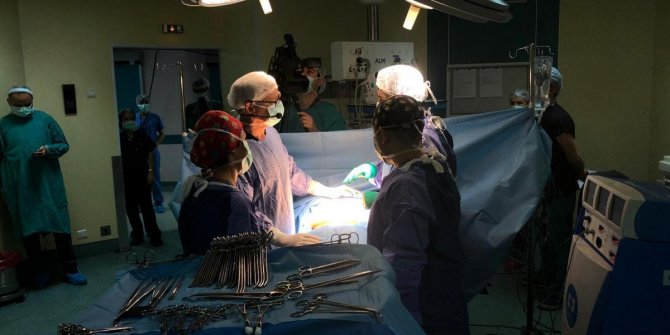 EGEMM'de başarılı bir  “Canlı Ameliyat Yayını” daha