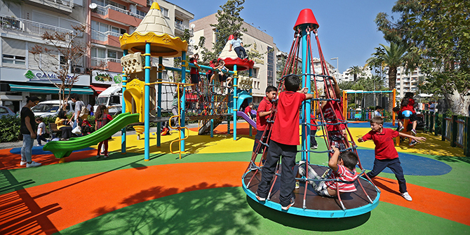 Konak'ta parklar artık daha renkli