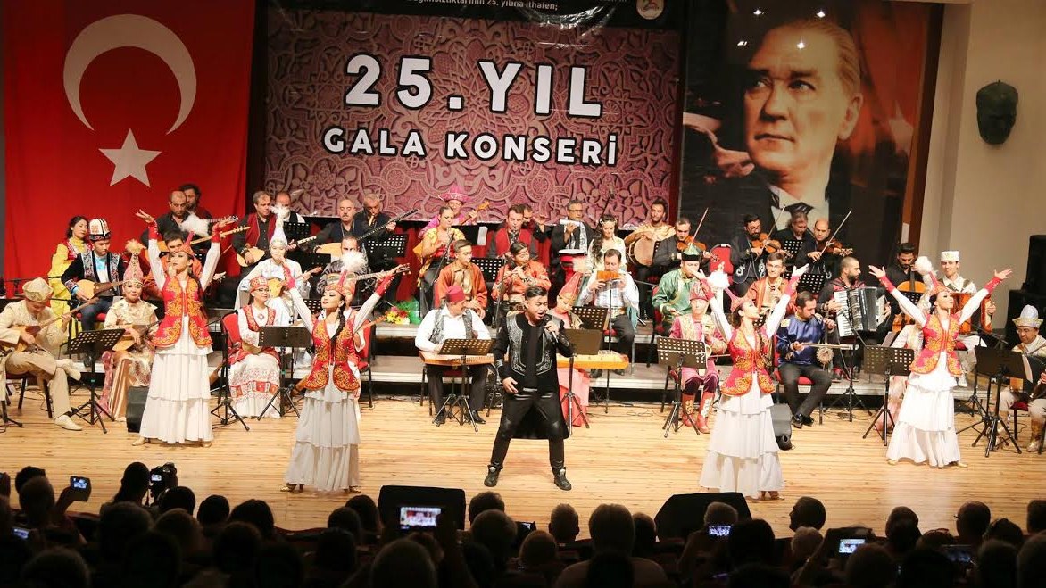 Sanatseverler TÜRK DÜNYASI KONSERİ'nde bir araya geldi