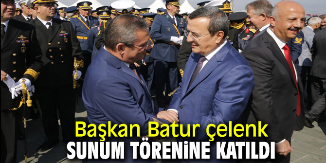 Başkan Batur çelenk sunum törenine katıldı