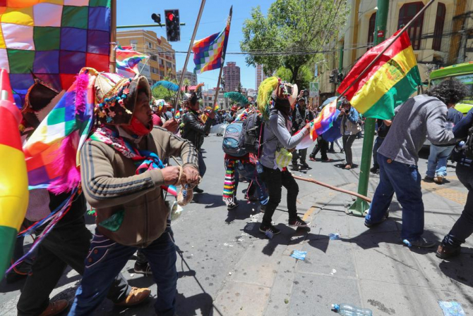 O ülkede protesto gösterileri devam ediyor! 2 ölü, 6 yaralı