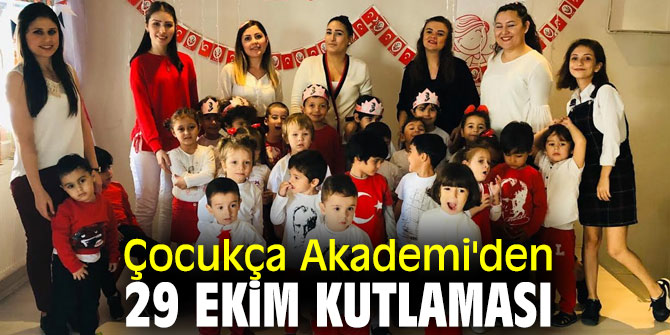 Bostanlı Çocukça Akademi'de Minikler Cumhuriyeti Kutladı